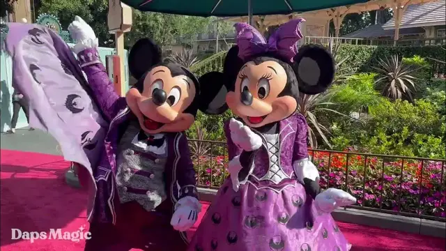Video thumbnail for Mickey Mouse and Minnie Mouse at the Haunted Mansion World Premiere at Disneyland Resort 4K