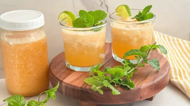 'Video thumbnail for Super Refreshing Agua De Melon Recipe'