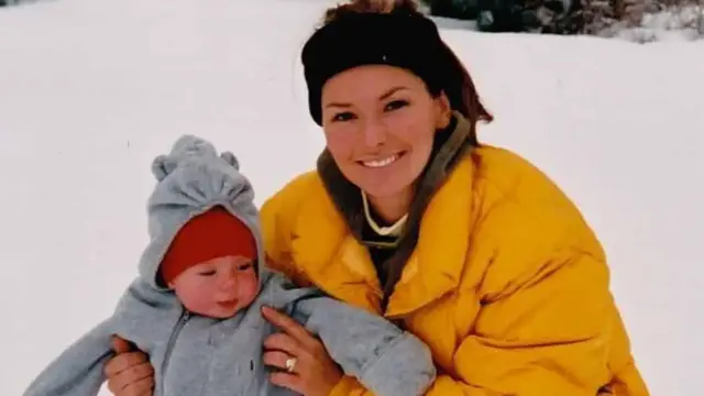 Video thumbnail for Shania Twain & Mutt Lange's Rarely Seen Son Is All Grown Up And Unrecognizable Now