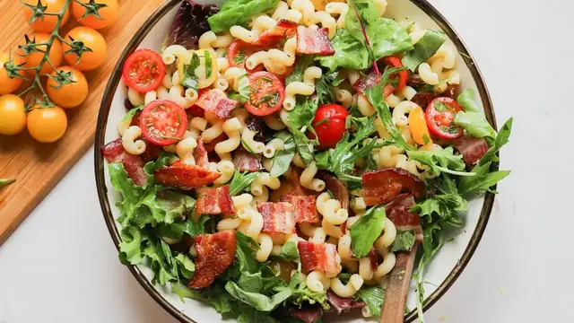 Video thumbnail for BLT Pasta Salad Recipe