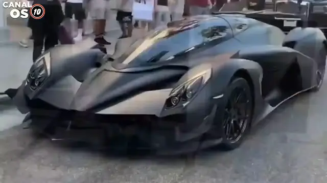 Video thumbnail for 10 CARROS SURPREENDENTES DE CRISTIANO RONALDO (A Garagem Dos Sonhos!)