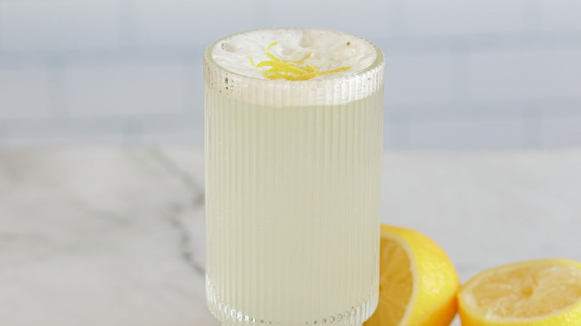 Video thumbnail for Gin Fizz Cocktail Recipe