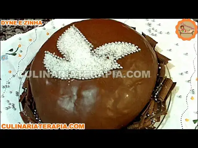 Video thumbnail for Aprenda Como Fazer Colomba Pascal com Recheio e Cobertura de Chocolate Ensinada por Especialista