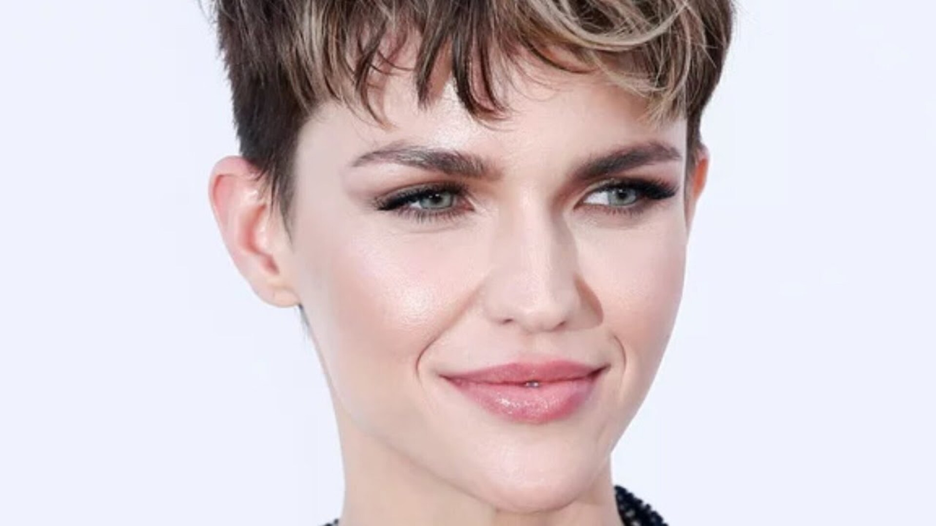 Video thumbnail for Stars Who Treat Crew Members Like Trash