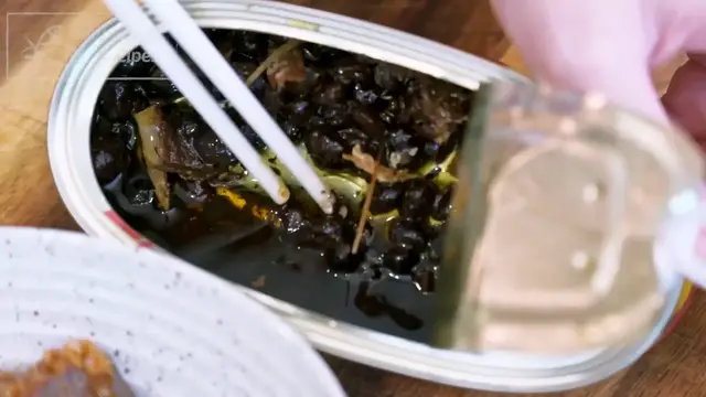 'Video thumbnail for What is Fried Dace w⁄ Fermented Black Beans¿ How to Cook with It¿ (4 Recipes Included) (720p 60fps)'