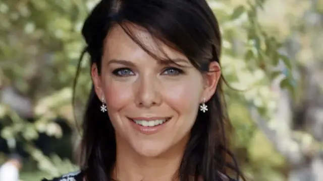 Video thumbnail for Stars Who Fell In Love With Their On-Set Siblings