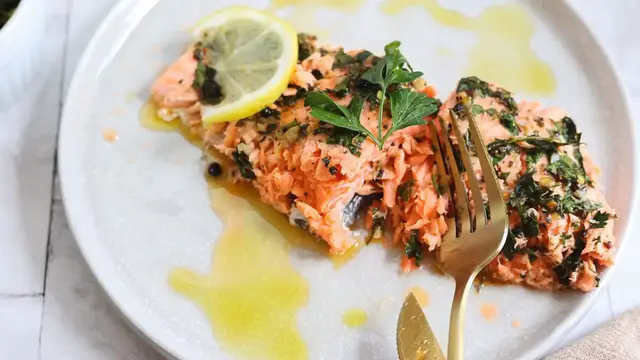 Video thumbnail for Simple Baked Chimichurri Salmon Recipe