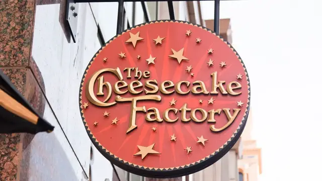 'Video thumbnail for The Cheesecake Factory Menu Items Staff Avoid'
