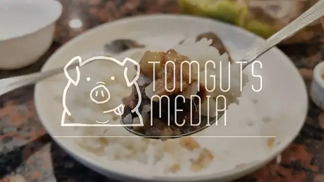 Video thumbnail for BEEF BONE MARROW SOUP!! How to cook Bulalo! Tomguts Media