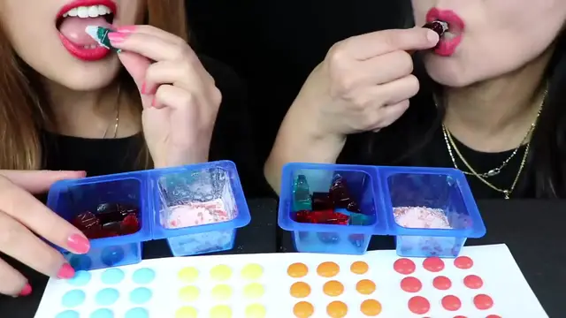 Video thumbnail for GIANT BUTTON CANDY   BABY BOTTLE POP GUMMY BLAST (Fizzing Popping Candy)   Kim Liz Too(720P HD)