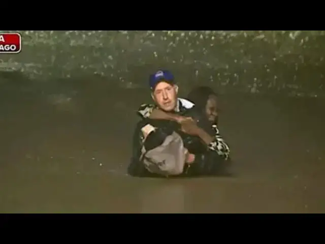 Video thumbnail for Fox News Reporter Stops Broadcast To Save Woman's Life On Live TV