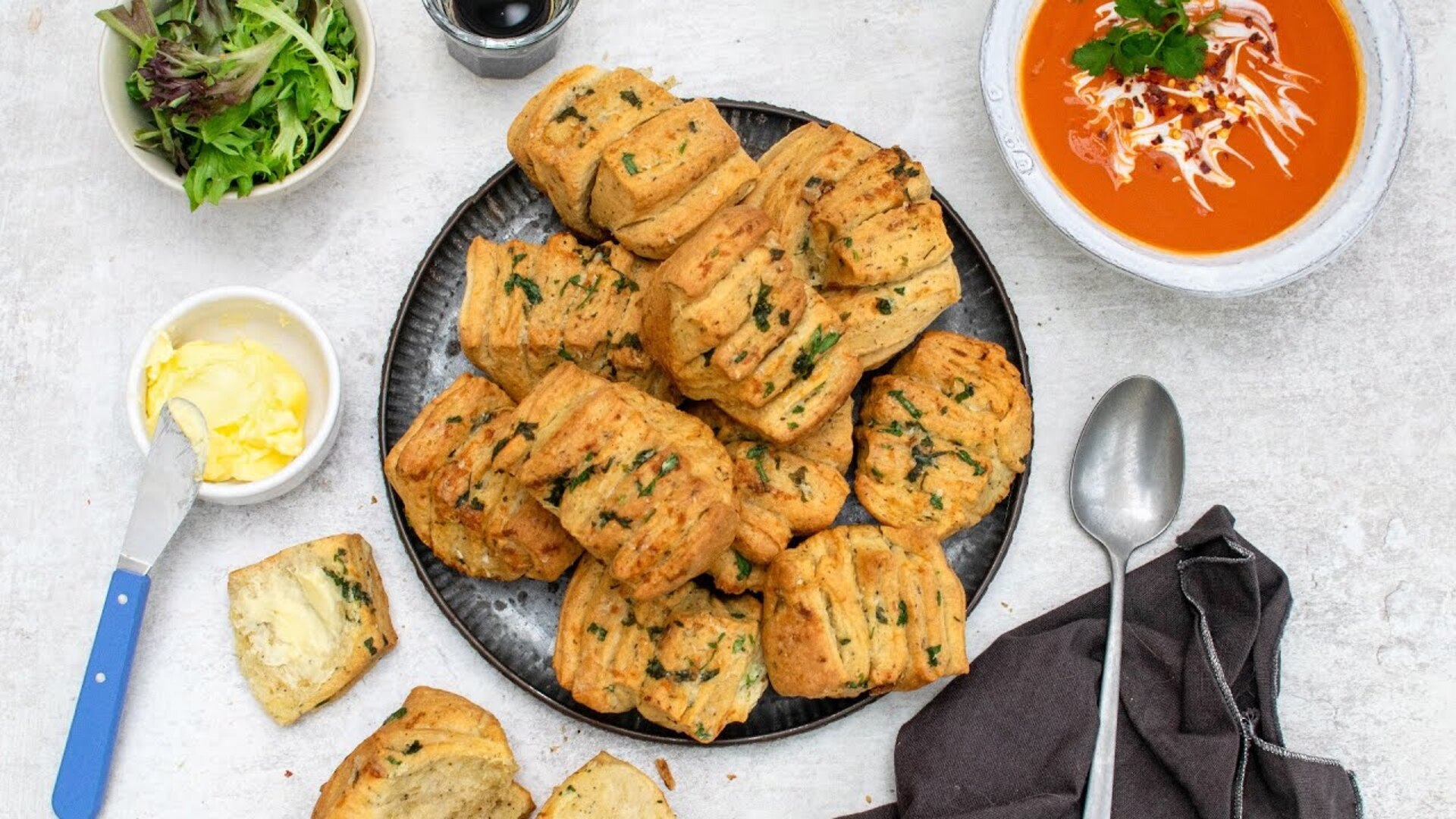 Video thumbnail for Buttery Garlic And Herb Fan Rolls Recipe