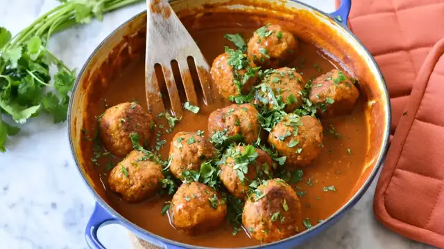 'Video thumbnail for Ginger Turkey Meatballs In Coconut Curry Broth Recipe'