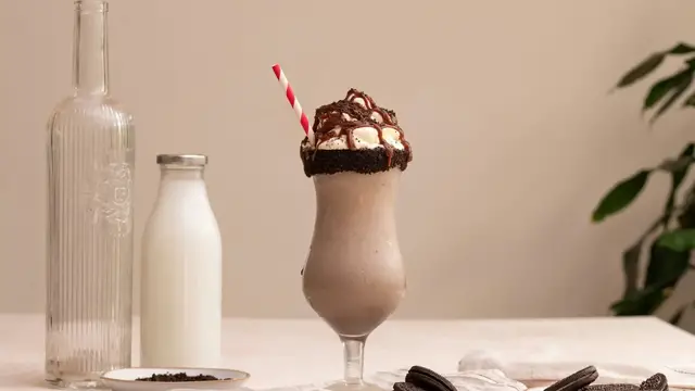 'Video thumbnail for How To Make The Ultimate Cookies And Cream Milkshake'