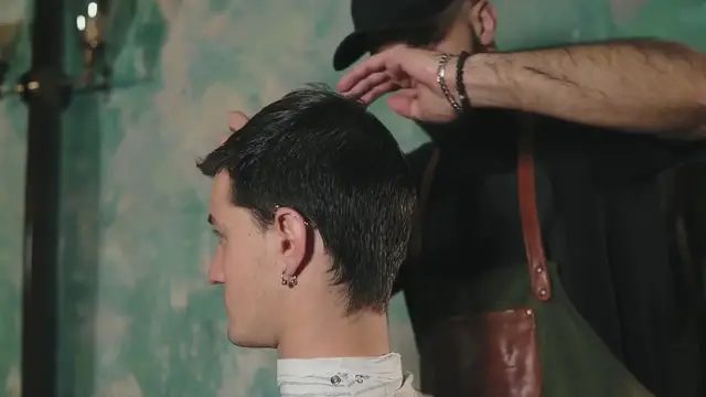 Video thumbnail for Harry_Styles_Summer_Scruff_Look