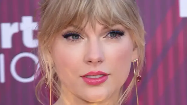 Video thumbnail for Tragic Details About Taylor Swift That Will Break Your Heart