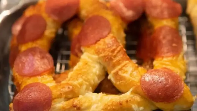 'Video thumbnail for Why Auntie Anne's Pretzels Are So Delicious'