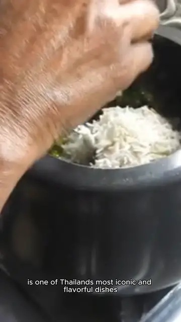 Video thumbnail for Kaeng Khiao Wan: The Vibrant Thai Green Curry