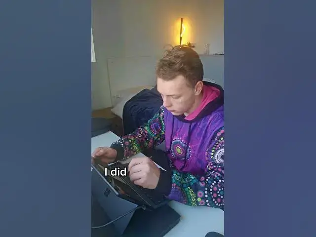 Video thumbnail for Goldsmiths University Christmas Card #shorts #art