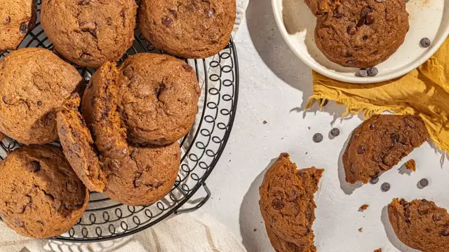 'Video thumbnail for Chewy Pumpkin Chocolate Chip Cookies Recipe'