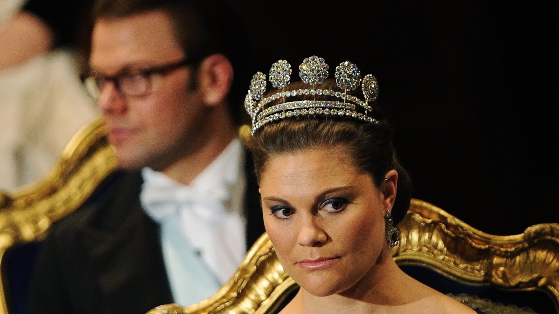 Video thumbnail for Signs Princess Victoria & Daniel Might Split