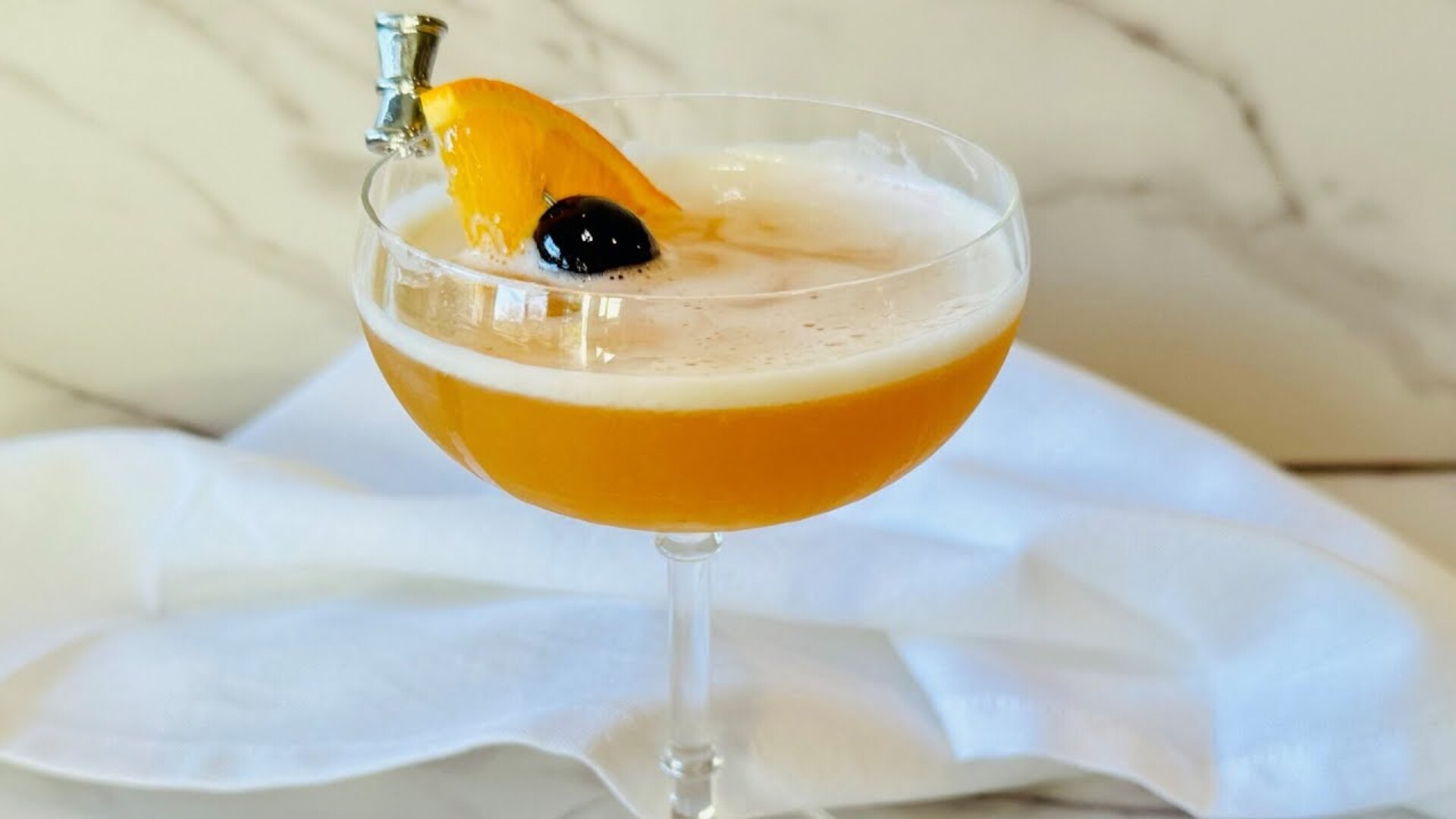 Video thumbnail for Classic Amaretto Sour Recipe