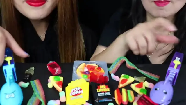 Video thumbnail for EATING GUMMY PIZZA  HOT DOG  RAINBOW SOUR BELTS  POPCORN  SODA   Kim Liz Too(720P HD)