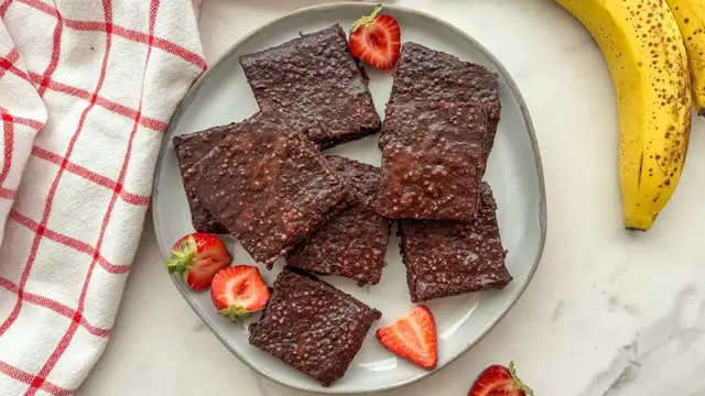 Video thumbnail for Quinoa Cacao Brownies Recipe