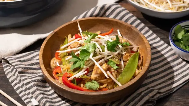 Video thumbnail for Soy And Citrus Chicken Stir-Fry Recipe