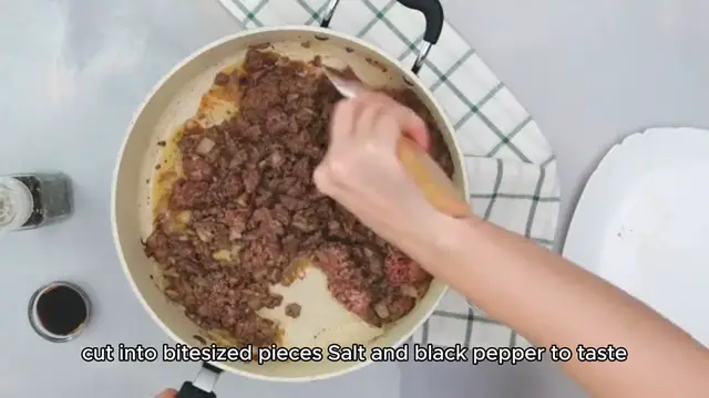 Video thumbnail for Beef Pot Pie Recipe