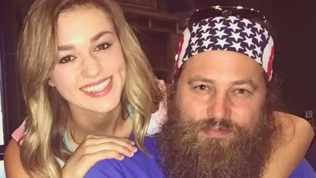 'Video thumbnail for What Sadie Robertson's Duck Dynasty Family Home Looks Like'