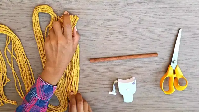 Video thumbnail for DIY MACRAME WALL HANGING TUTORIAL FOR BEGINNERS __ EASY MACRAME WALL ART (1)