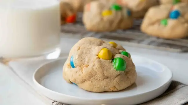 Video thumbnail for How To Make Giant Levain-Style M&M's Cookies At Home