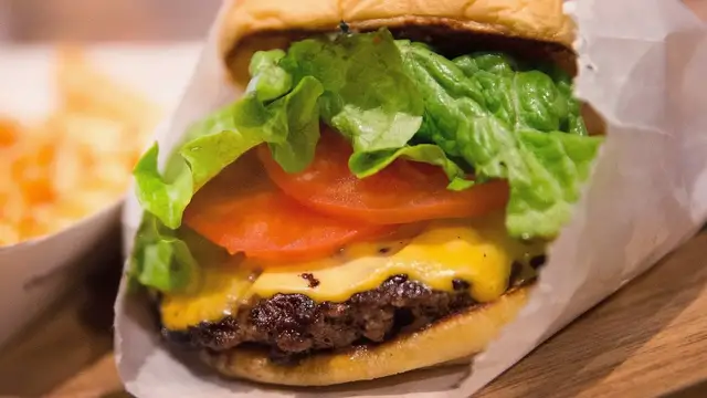'Video thumbnail for Some Fast Food Cheeseburgers Aren't As Bad For You As The Rest'