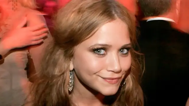 'Video thumbnail for The Tragic True Story Of The Olsen Twins'