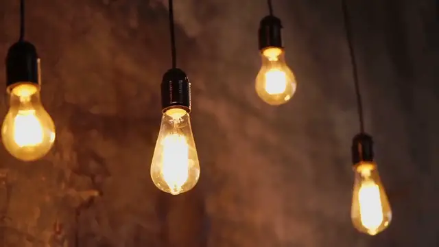 Video thumbnail for Choosing Energy-Efficient Light Bulbs