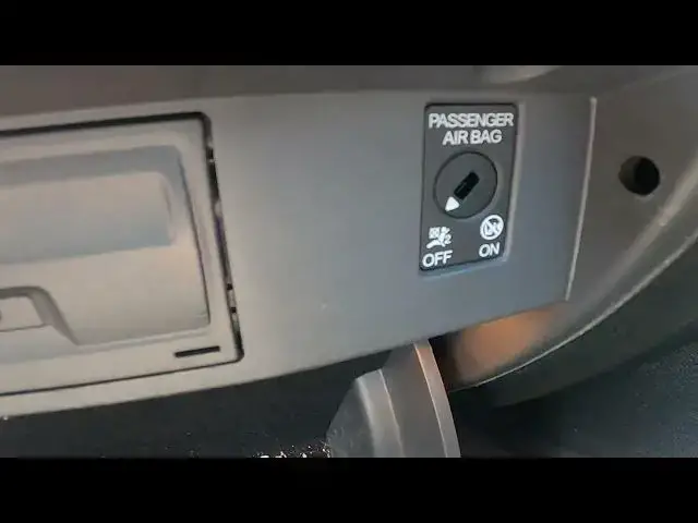 Video thumbnail for How to Turn Passenger Airbag On or Off in Skoda Superb III ( 2015 – Now