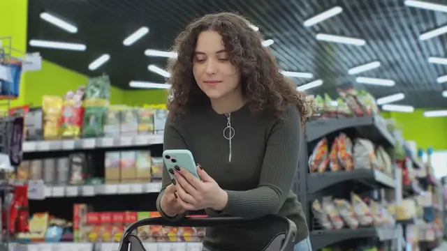 Video thumbnail for How to Plan Your Grocery Shopping with Aldi’s App