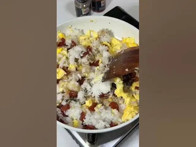 Video thumbnail for Quick and Easy Cambodian Recipes | របៀបឆាបាយសាច់ក្រកអោយស្ងួត គ្រាប់បាយទន់ល្មើយញាំឆ្ងាញ់