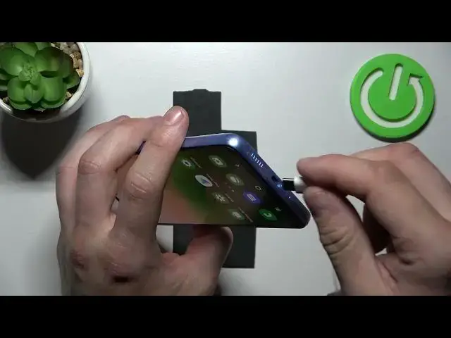 'Video thumbnail for How to Plug Wired Headphones to Samsung Galaxy A33?'