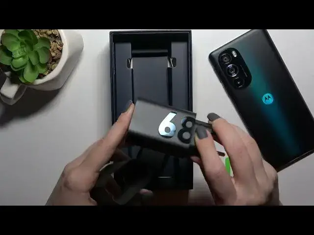 'Video thumbnail for Does MOTOROLA Edge 30 Pro Comes With Charger?'