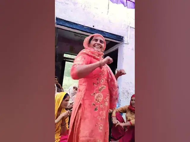 Video thumbnail for भरी जवानी मेरा रूप गजब का,बेबे ने तो मौज कर दी#happy_lokgeet #viral #viral #डांस