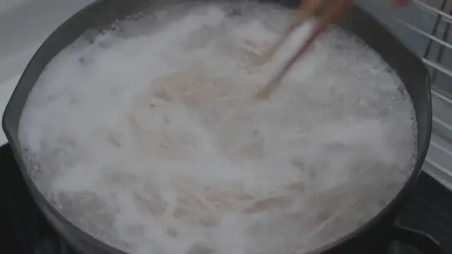 Video thumbnail for Memil Guksu / Nouilles au sarrasin froides soba / 메밀국수