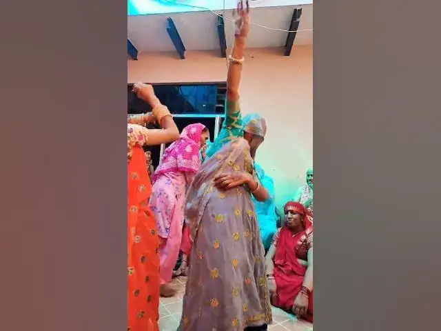 Video thumbnail for ऑरेंज चुन्नी वाली और काले लहंगे वाली मै जबरदस्त टक्कर,#happy_lokgeet #trending #viral #डांस