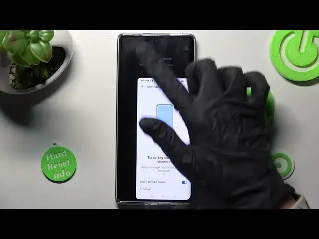 Video thumbnail for How to Enter One Handed Mode on HONOR 70? - Screen Easy Usage