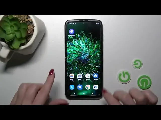 'Video thumbnail for Motorola Razr 2022 - How To Switch On Flashlight'