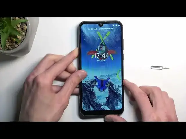 'Video thumbnail for How to Insert Nano SIM and Micro SD Card into MOTOROLA Moto E6s'