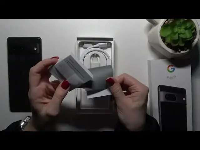 Video thumbnail for GOOGLE Pixel 7 All Box Accessories