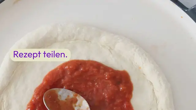 Video thumbnail for Pizzateig aus dem Thermomix®: Grundrezept mit 2 Stunden Gehzeit (2023)