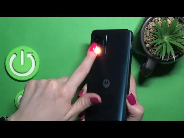 'Video thumbnail for How to Switch On Flashlight on MOTOROLA Moto E13'
